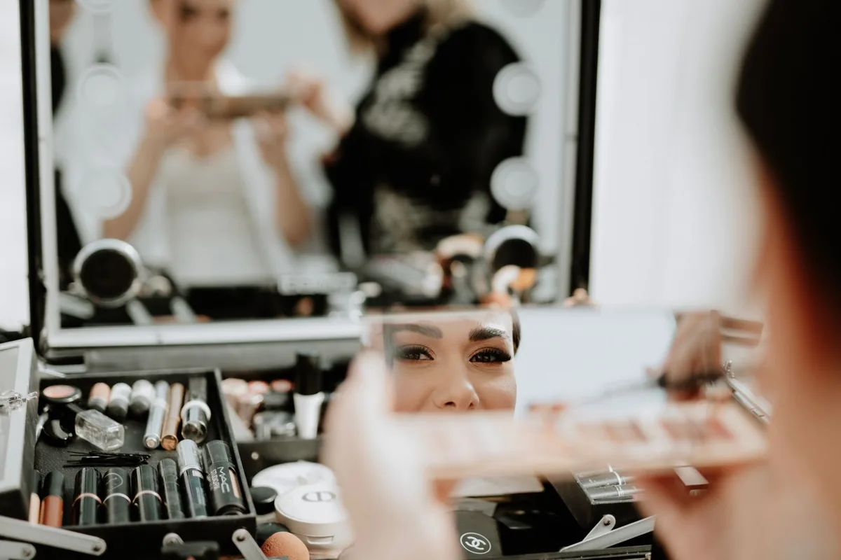Keep a small touch-up kit close by: blot, powder lightly and refresh the lips between photos.