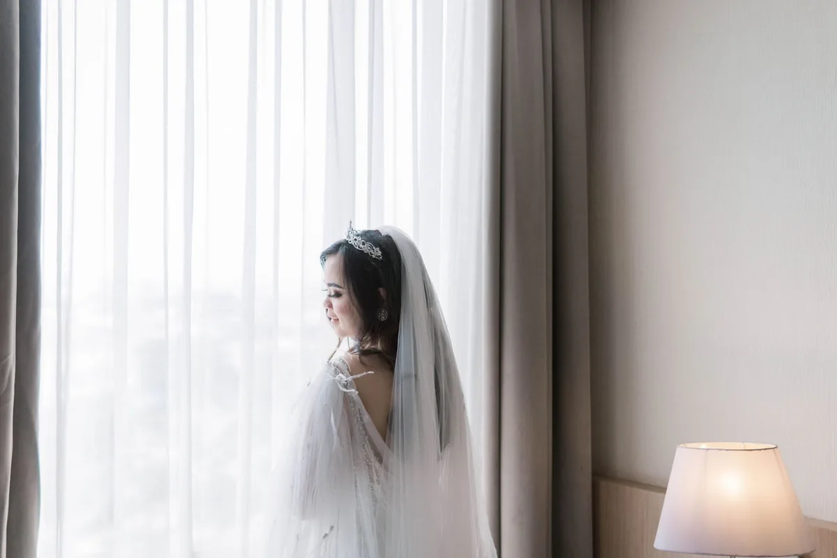 Wedding Headpieces and Veils: A Guide
